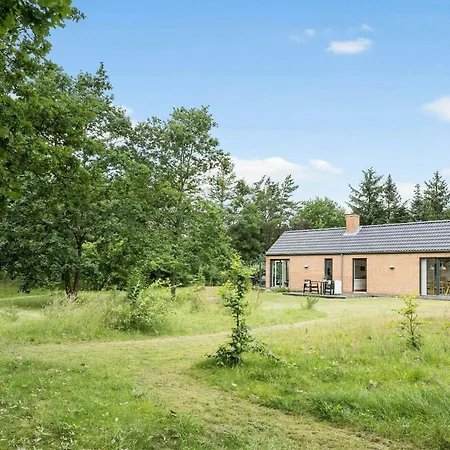 بيت للعطل On A Large Natural Lot By Hjarbaek *
